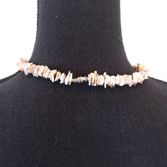 (3/$20) fashion jewelry faux shell necklace - Picture 5 of 7